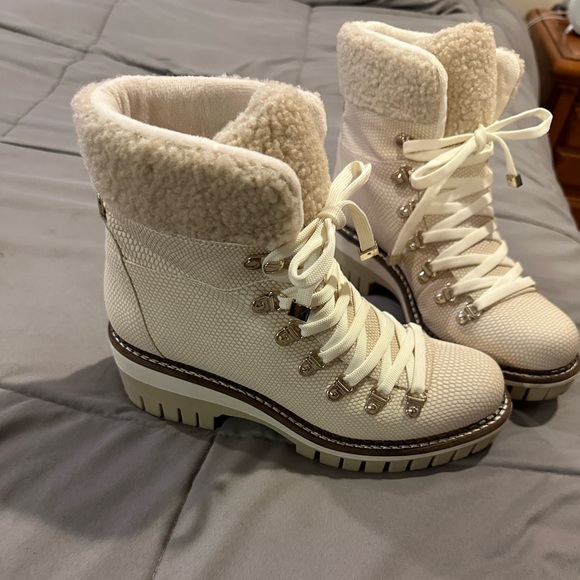 JLO Jennifer Lopez lace-up women’s boots - size 7M - Picture 2 of 5